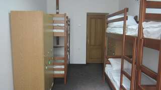 Хостелы Hostel Lubin Львов Кровать в общем 6-местном номере для женщин-1
