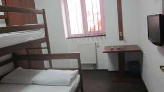 Хостелы Hostel Lubin Львов Трехместный номер «Комфорт»-1